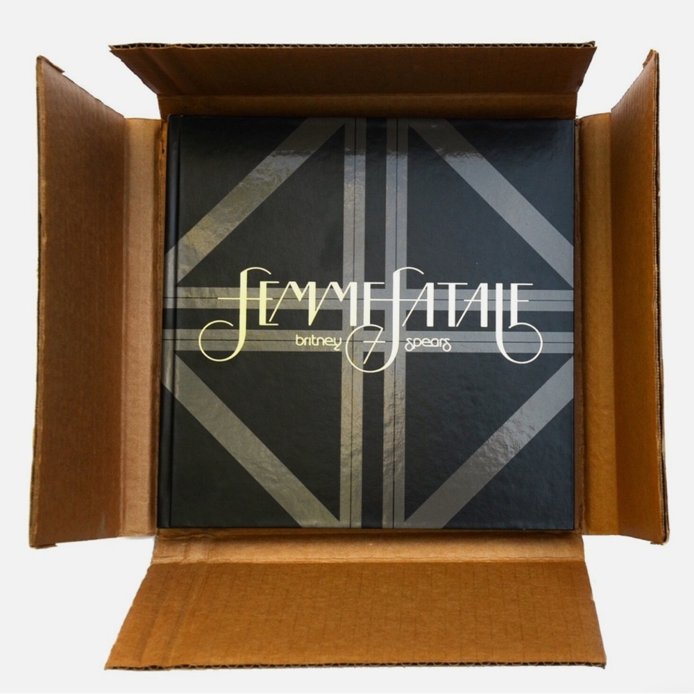 Femme Fatale BRITNEY SPEARS FANCLUB BOXSET PICTURE DISC CD BOOK SEALED MINT !!!